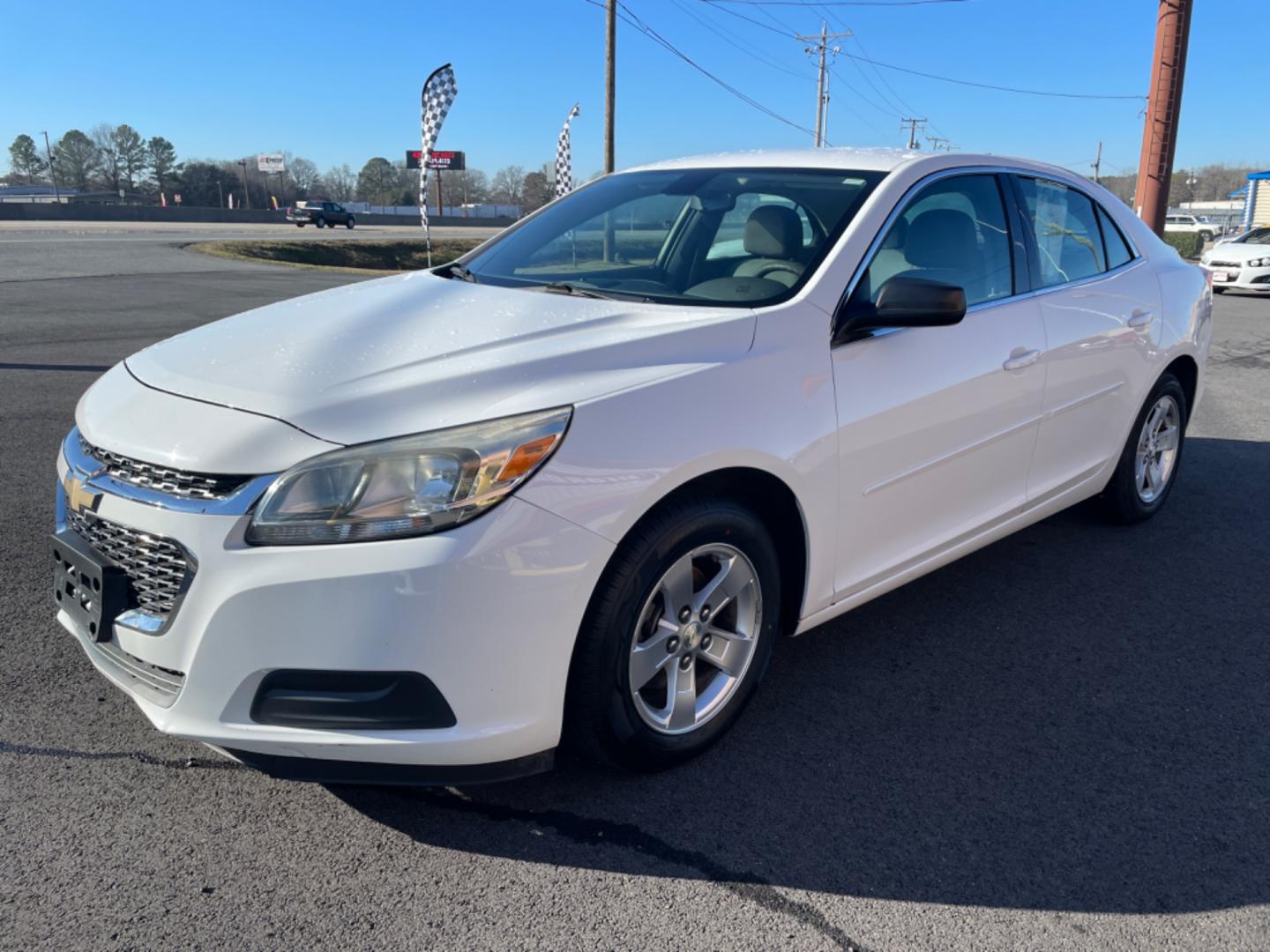 2016 White Chevrolet Malibu Limited (1G11B5SA1GF) with an 4-Cyl, 2.5 Liter engine, Auto, 6-Spd w/OD and Man Md transmission, located at 8008 Warden Rd, Sherwood, AR, 72120, (501) 801-6100, 34.830078, -92.186684 - Photo#3